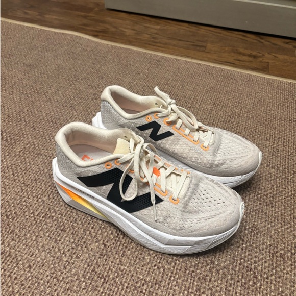New Balance Shoes - New Balance Fuel Cell Supercomp Trainer- LIKE NEW